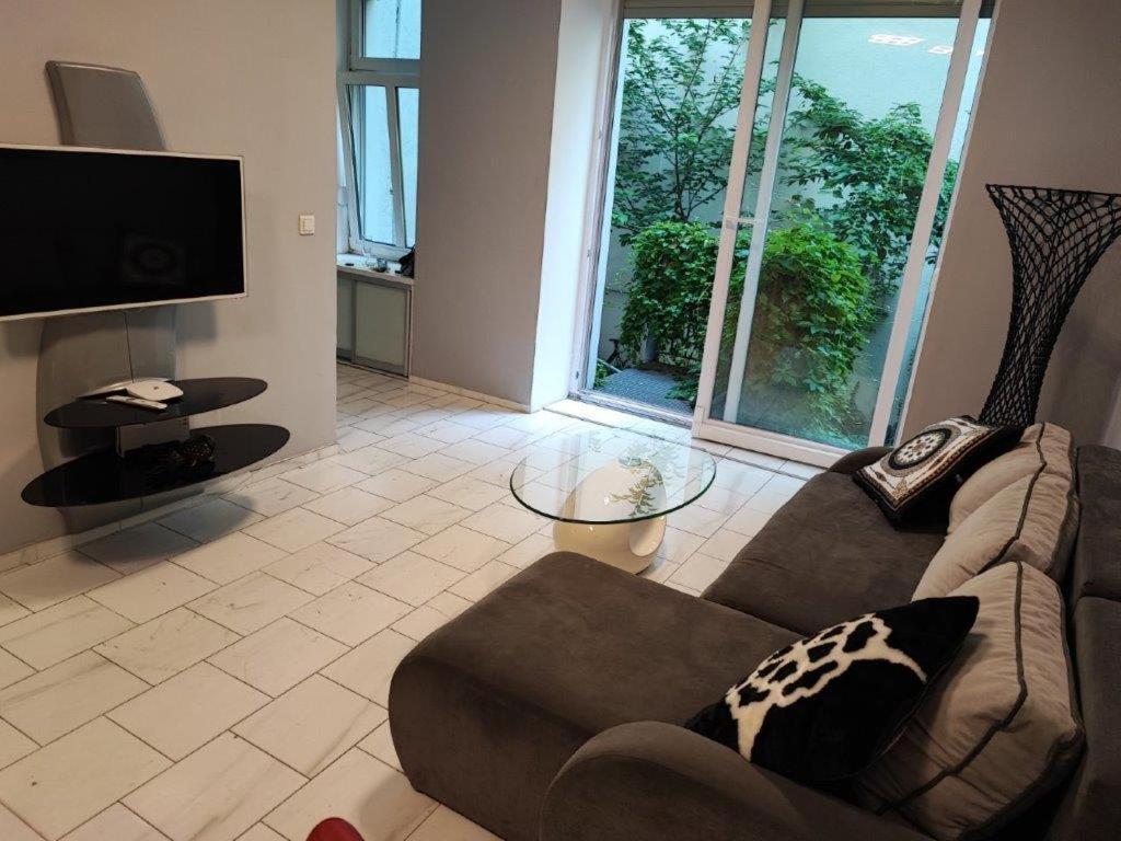 Central Vienna Apartment With Unique 40M2 City Garden & Self Check In Extérieur photo