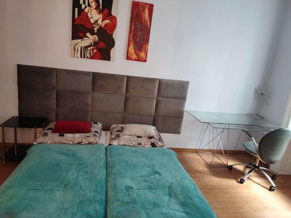 Central Vienna Apartment With Unique 40M2 City Garden & Self Check In Extérieur photo