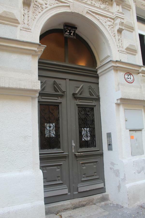 Central Vienna Apartment With Unique 40M2 City Garden & Self Check In Extérieur photo